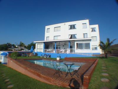 Lodge with pool and ocean-view Amanzimtoti